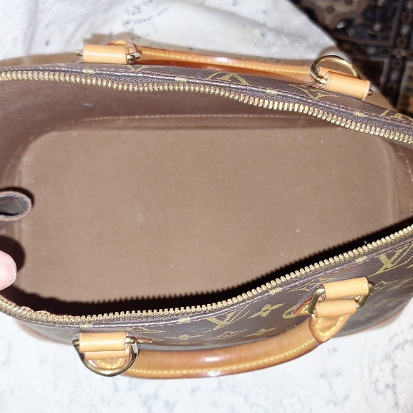 Louis Vuitton Alma PM LEATHER SATCHEL - Picture 9 of 16